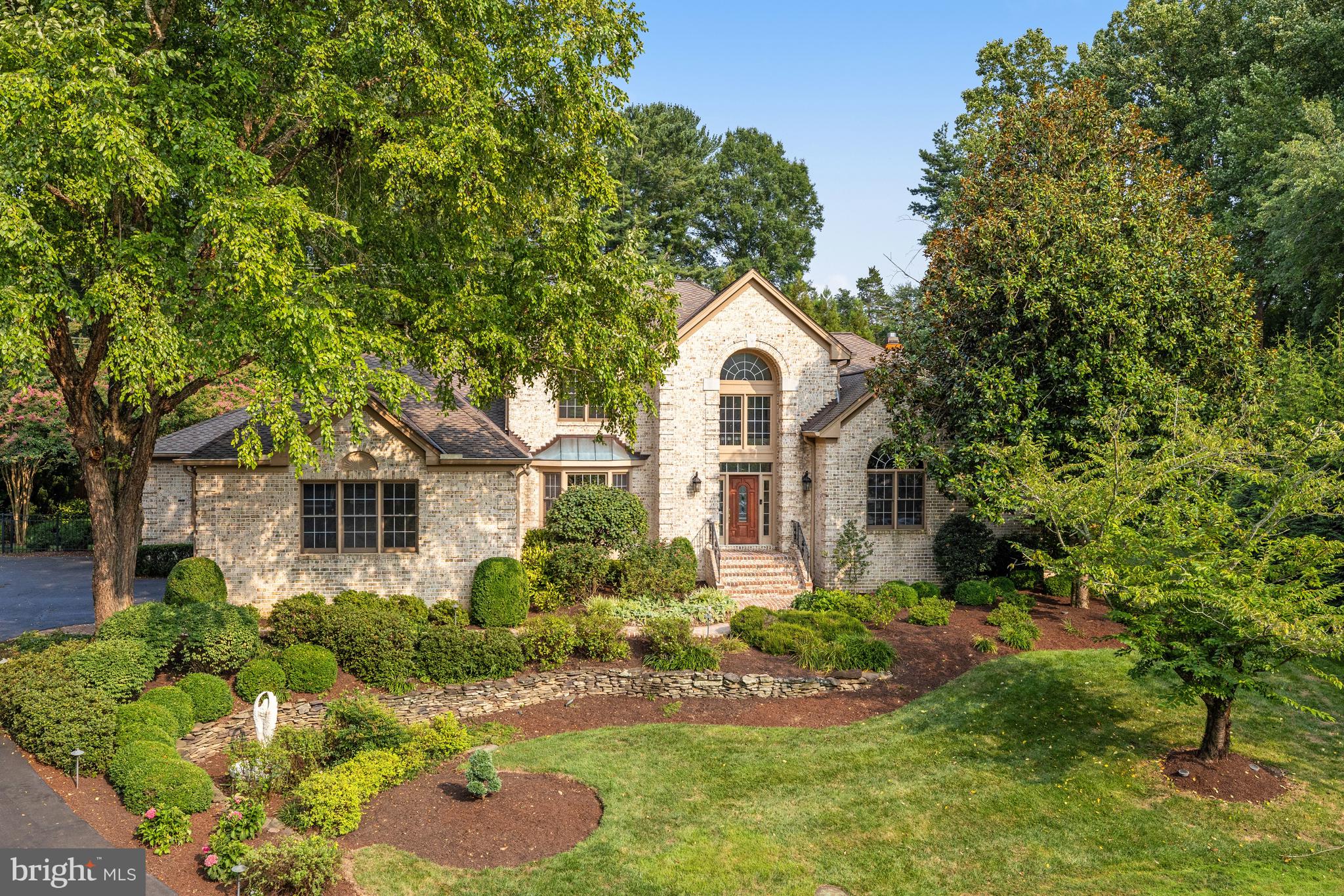 8100 Ridings Court McLean, VA 22102 - Photo 2 of 79 Gallery Image 2