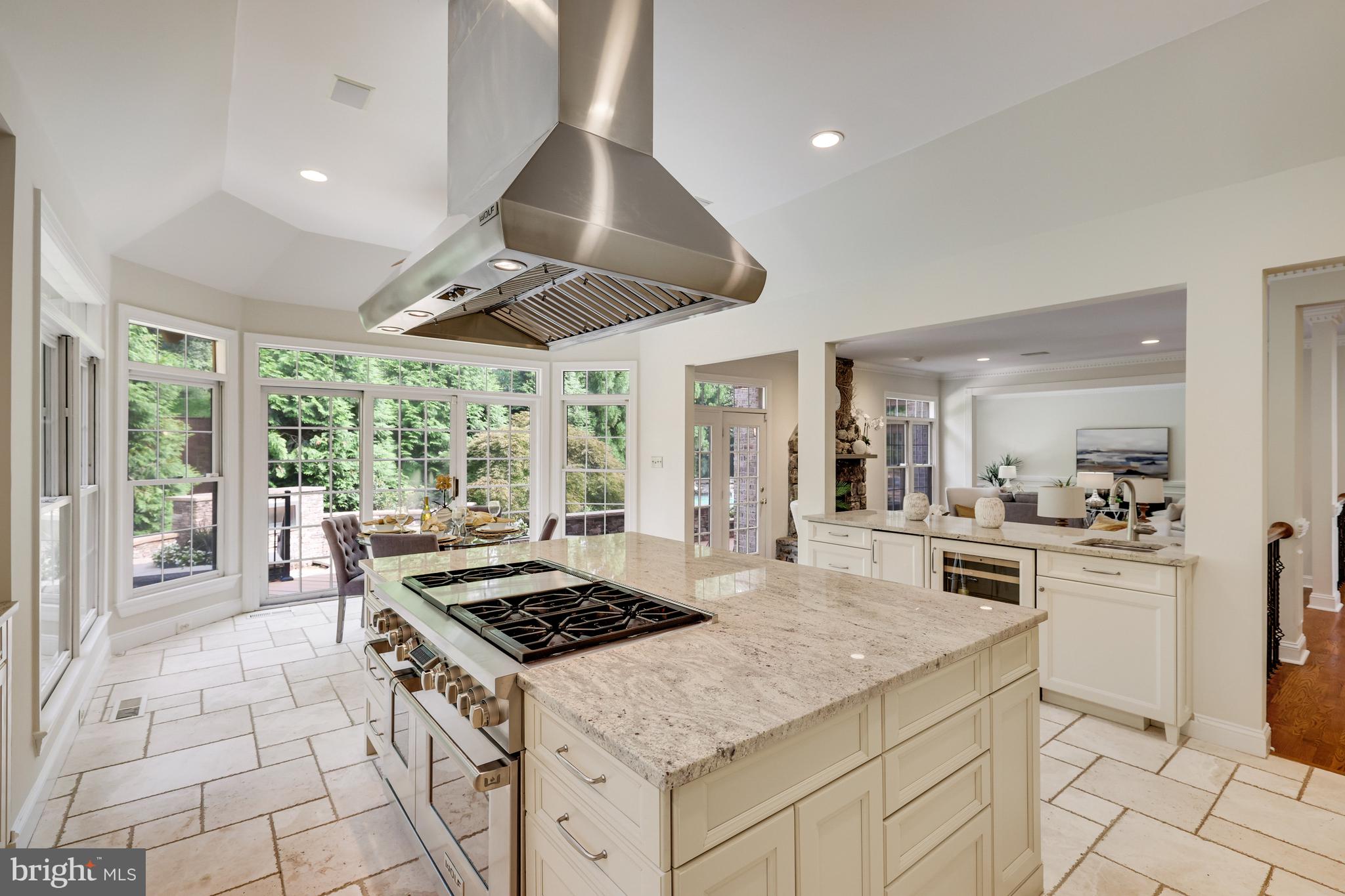 8100 Ridings Court McLean, VA 22102 - Photo 21 of 79 Wolf 6-Burner 48" Range