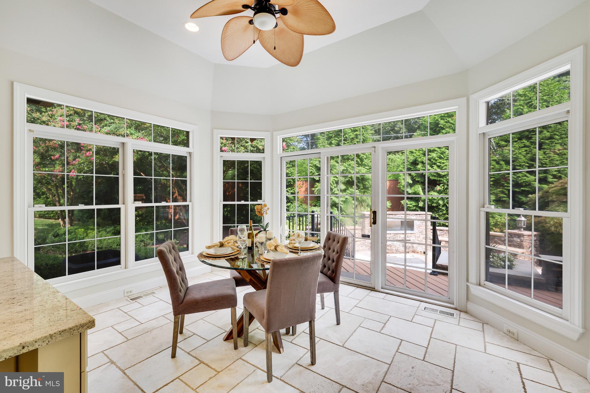 8100 Ridings Court McLean, VA 22102 - Photo 25 of 79 Direct Access to Pool