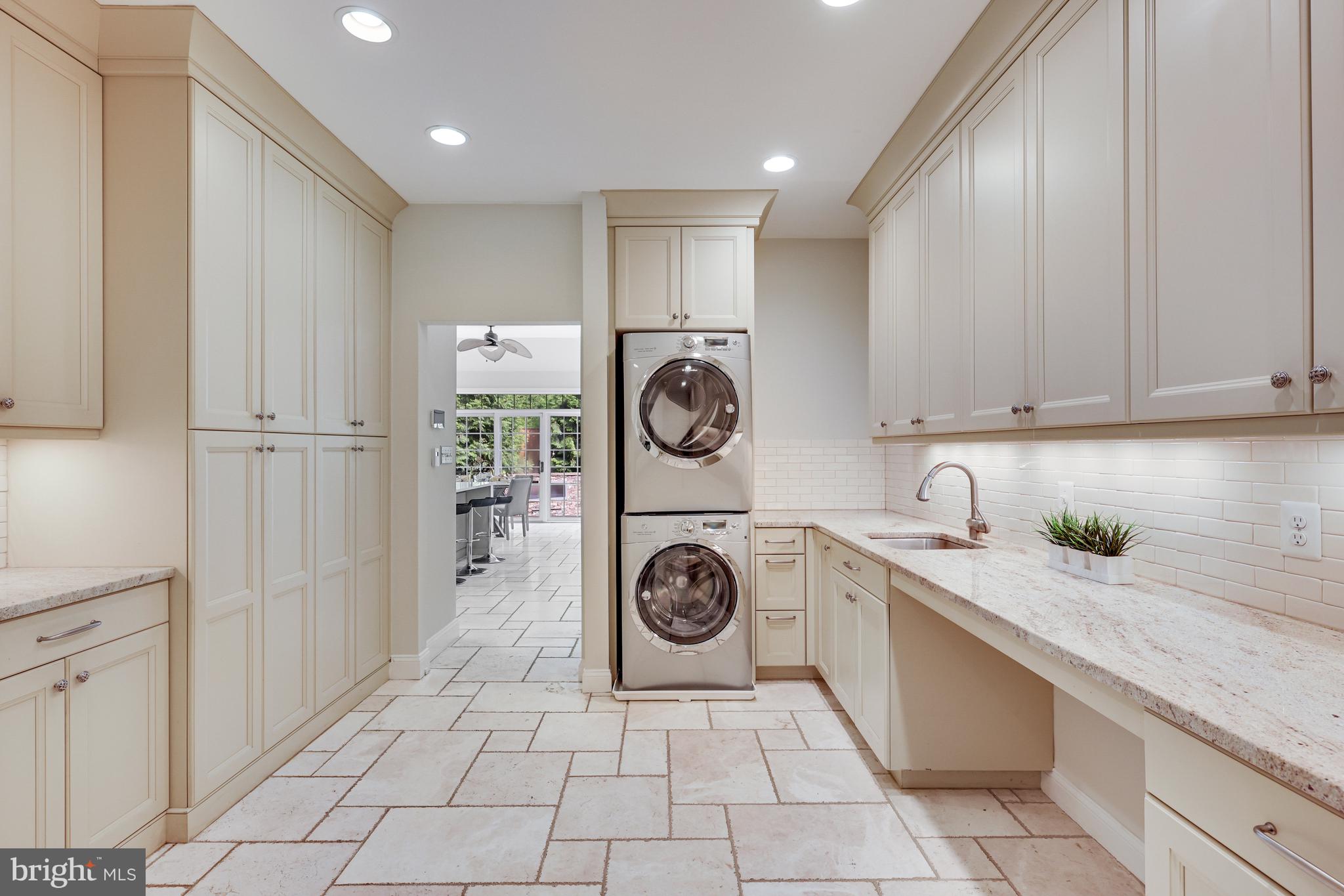 8100 Ridings Court McLean, VA 22102 - Photo 27 of 79 Laundry Center
