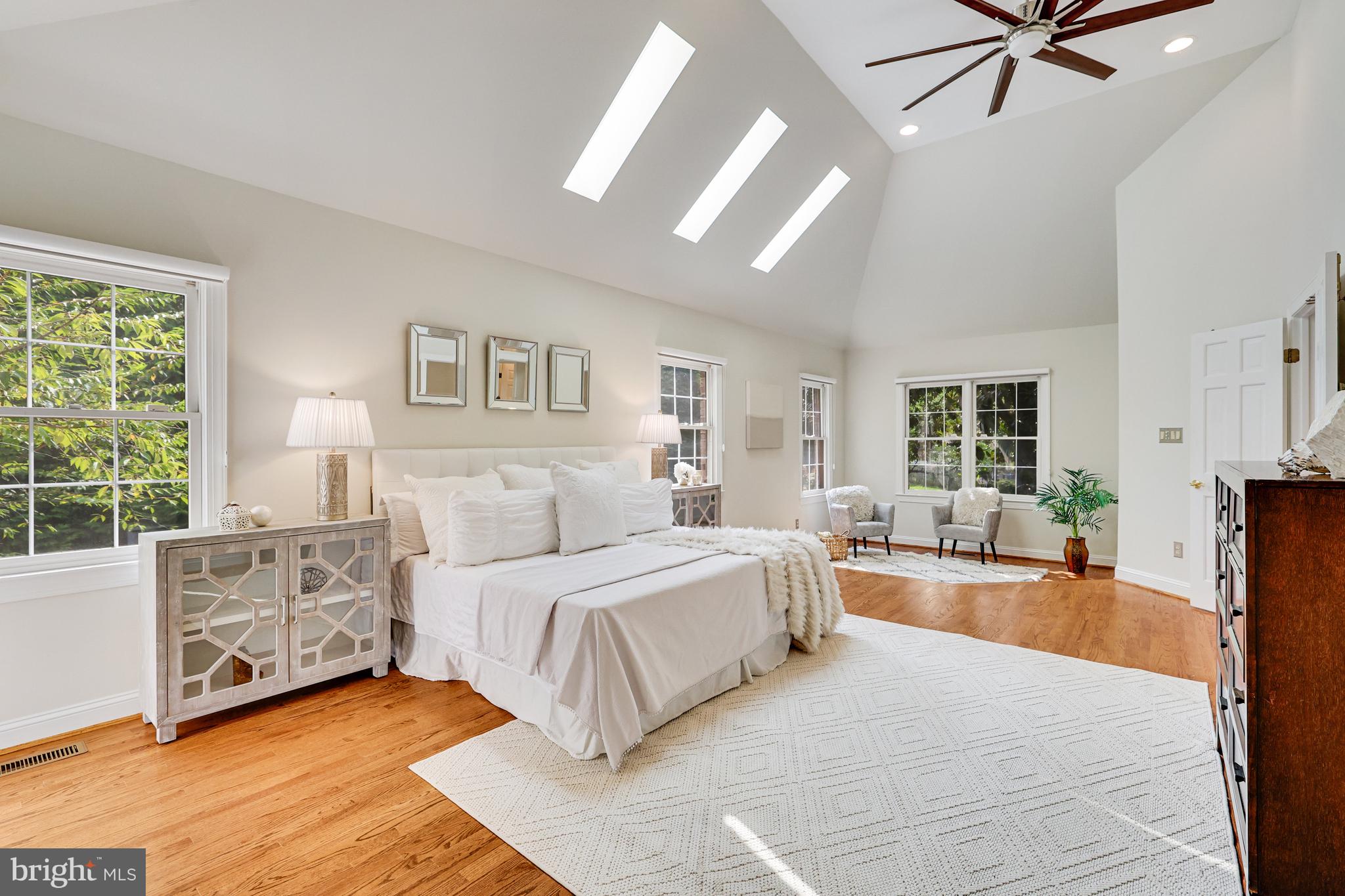 8100 Ridings Court McLean, VA 22102 - Photo 29 of 79 Main Level Primary Bedroom