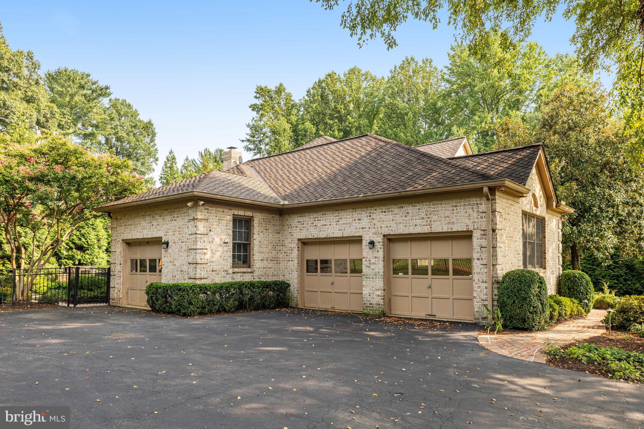 8100 Ridings Court McLean, VA 22102 - Photo 3 of 79 Gallery Image 3