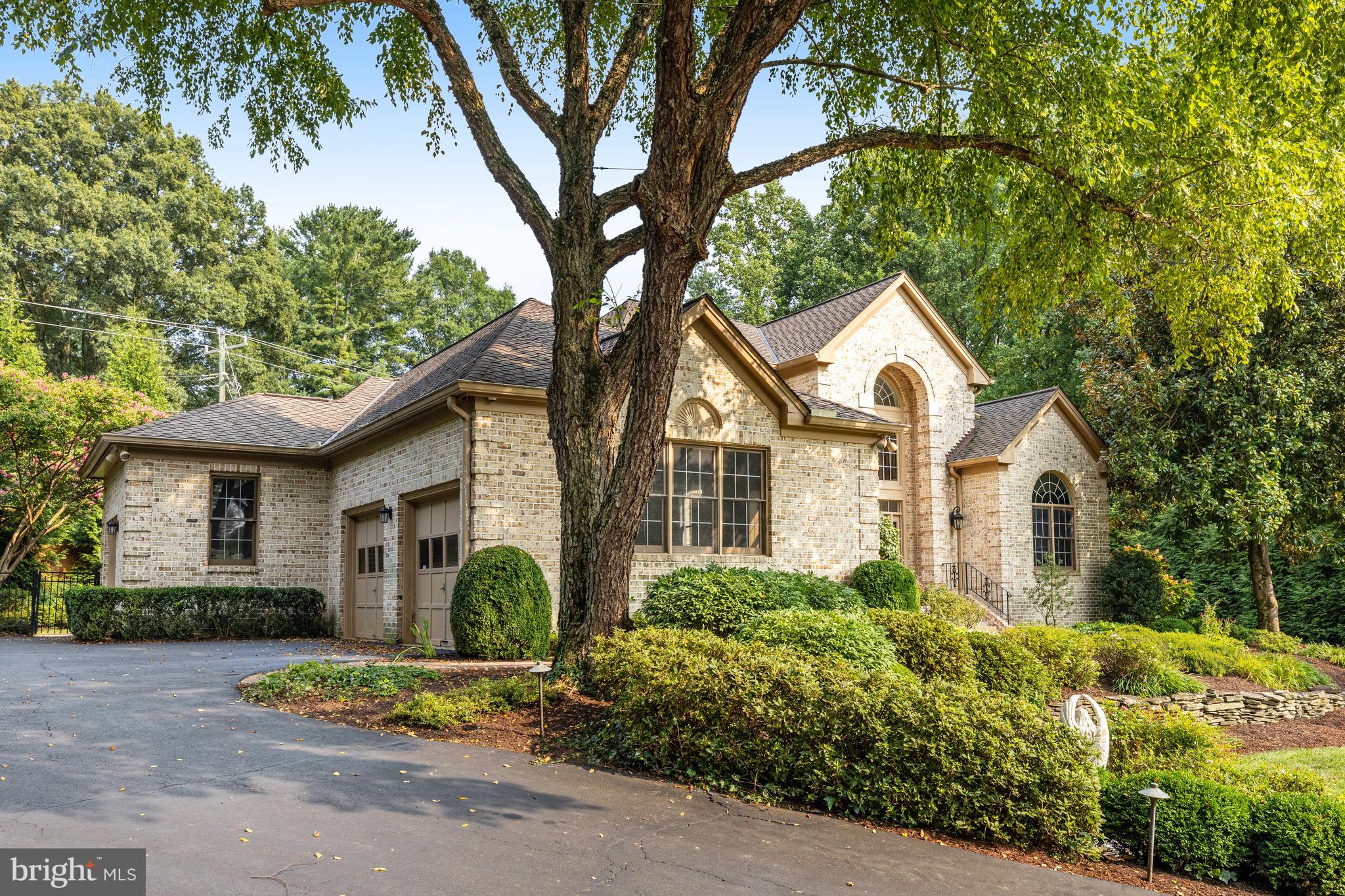 8100 Ridings Court McLean, VA 22102 - Photo 4 of 79 Gallery Image 4