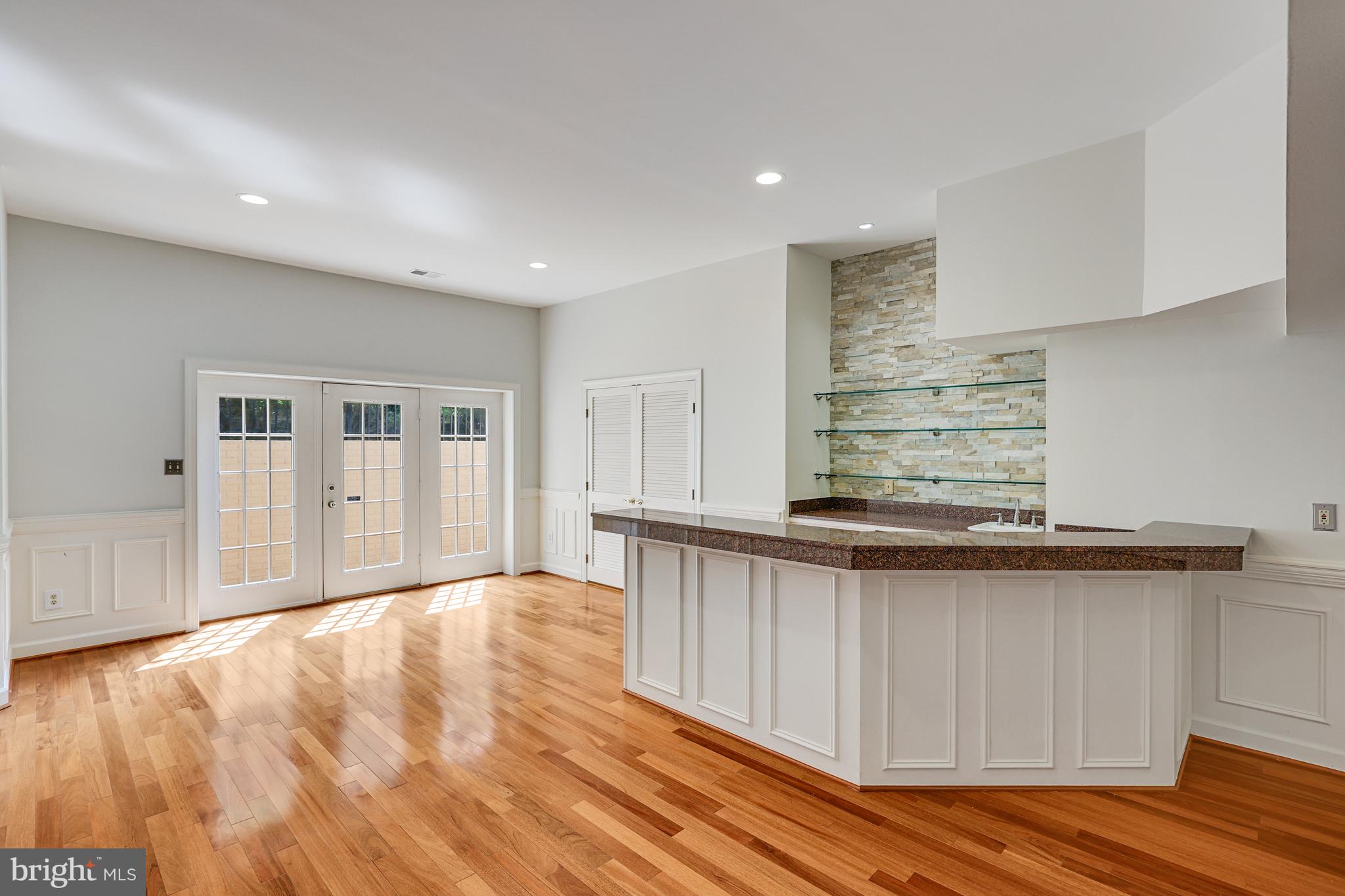 8100 Ridings Court McLean, VA 22102 - Photo 48 of 79 Built-in Bar