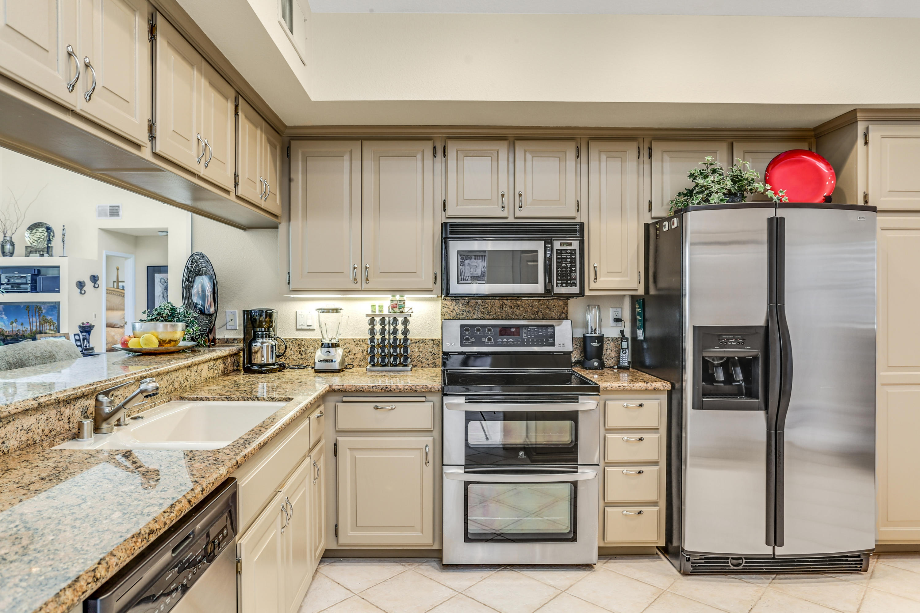 325 Red River Road Palm Desert, CA 92211 - Photo 14 of 35 12