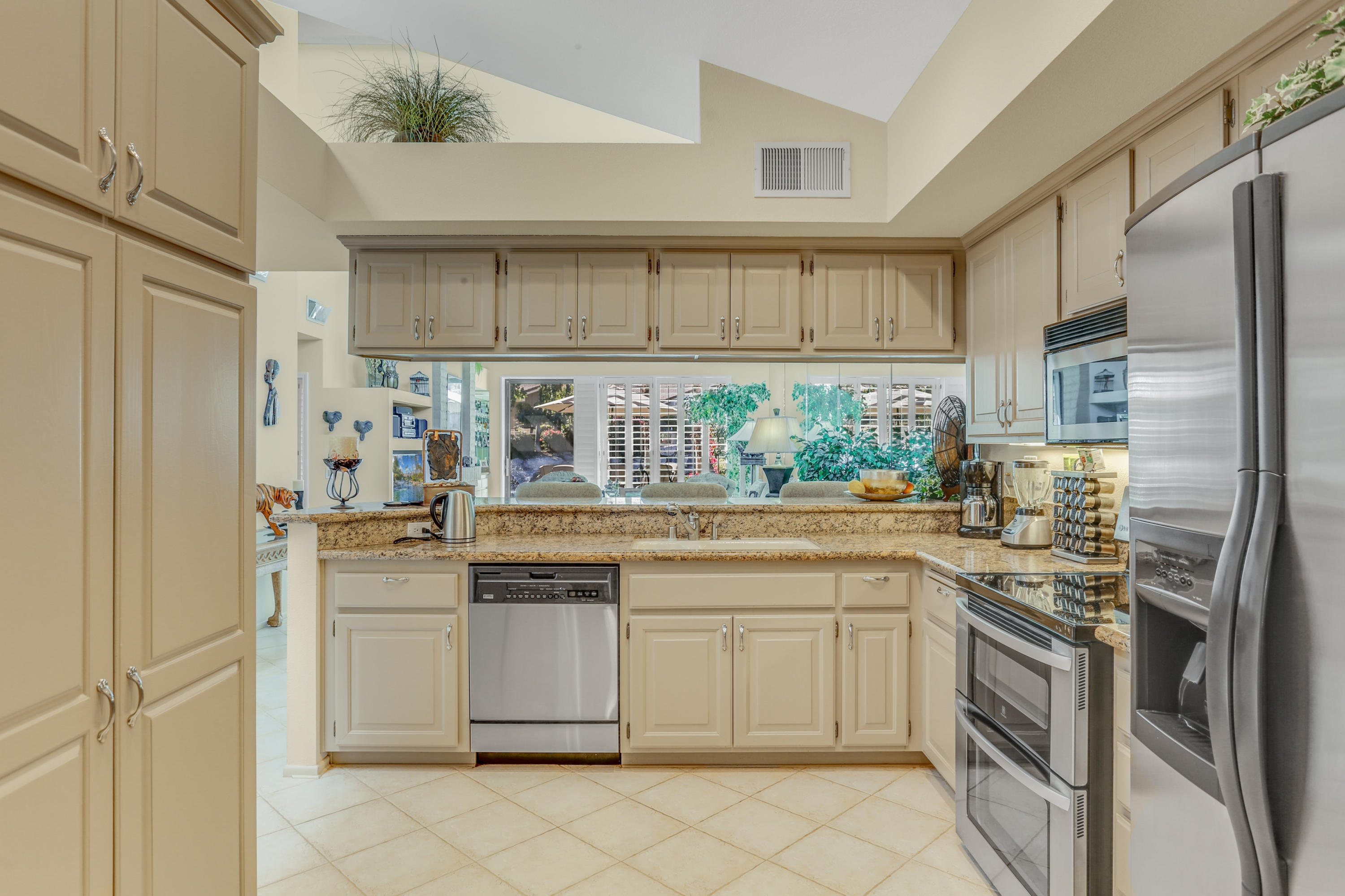 325 Red River Road Palm Desert, CA 92211 - Photo 15 of 35 13