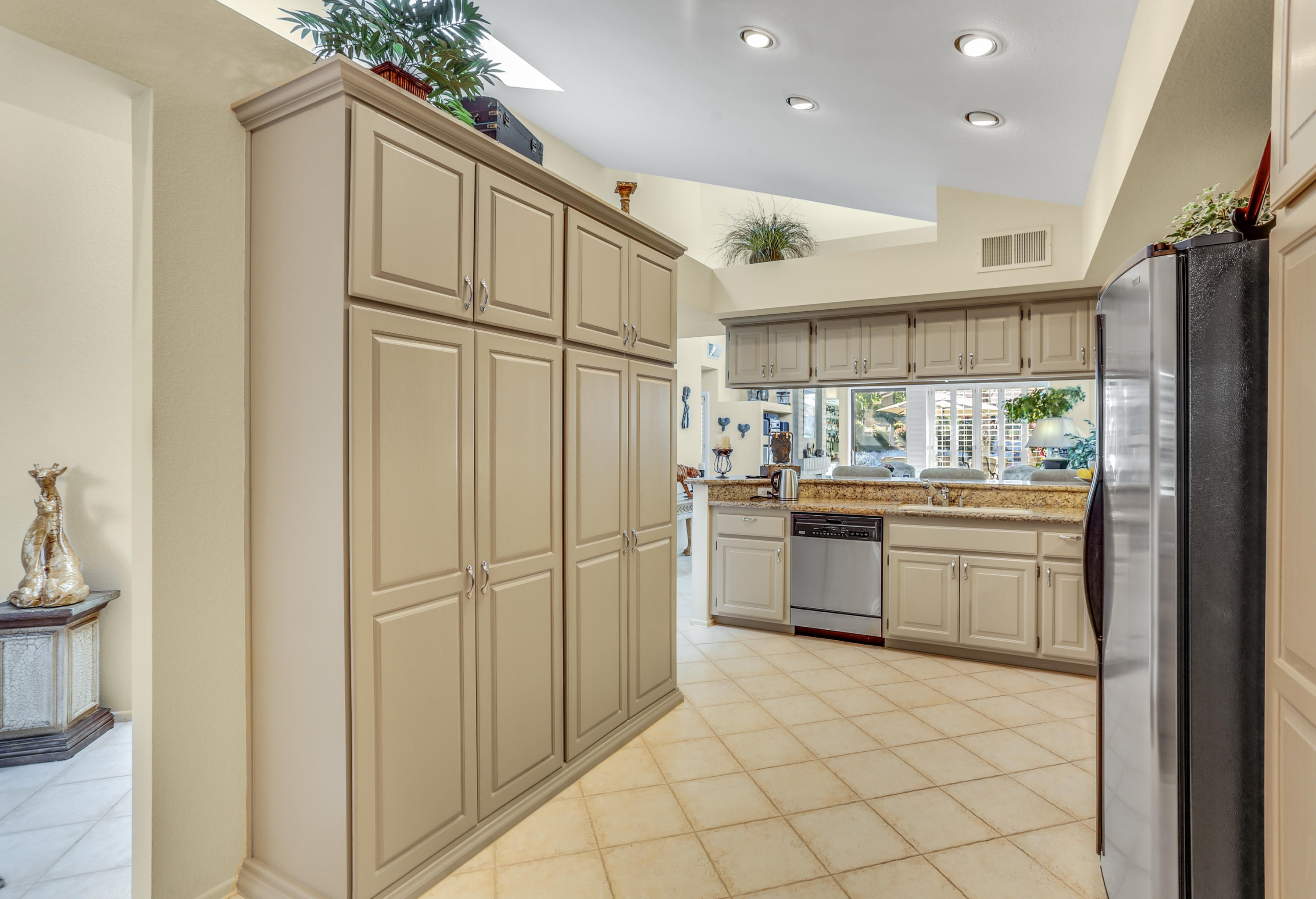 325 Red River Road Palm Desert, CA 92211 - Photo 16 of 35 14
