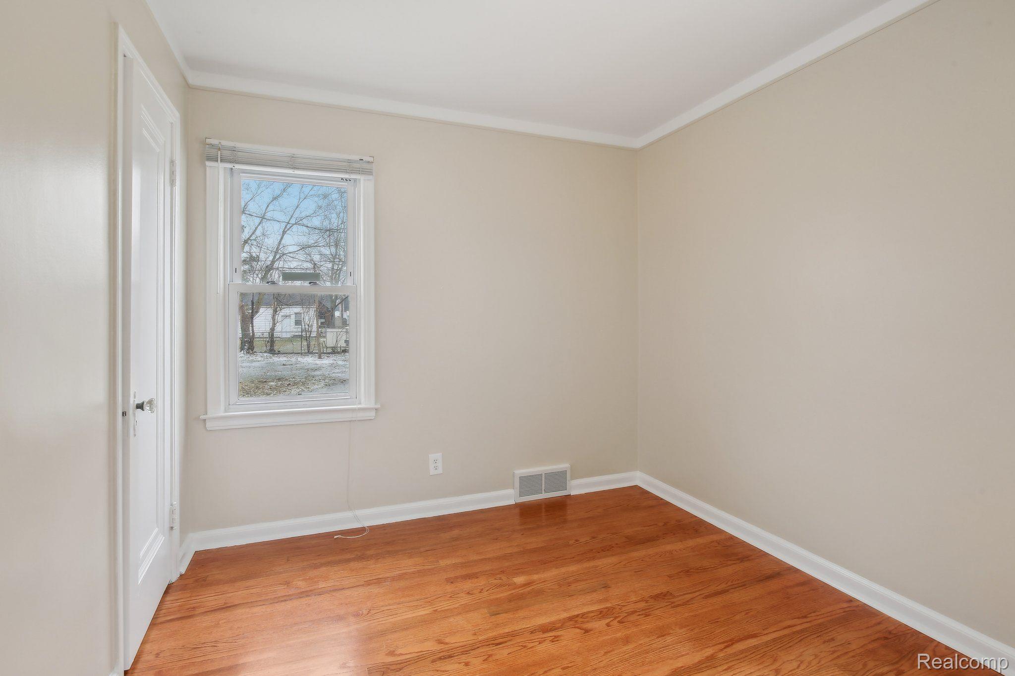 1591 Eaton Road Berkley, MI 48072 - Photo 13 of 32 Gallery Image 13