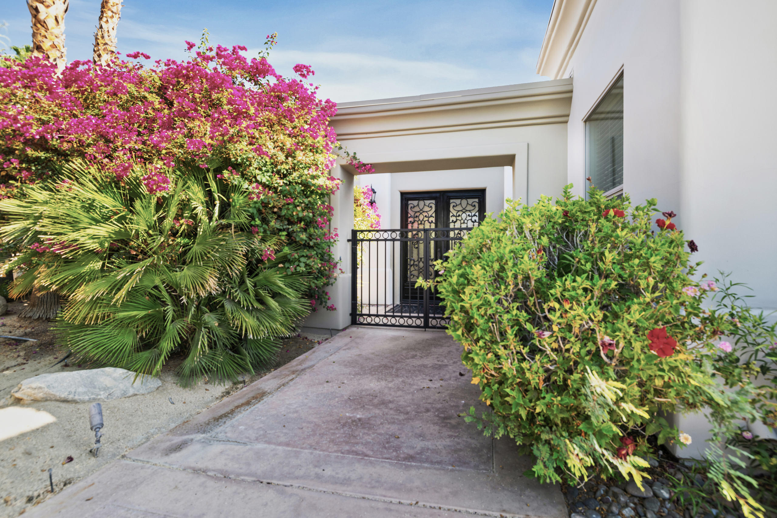 4 Mesquite Ridge Lane Rancho Mirage, CA 92270 - Photo 2 of 38 2a8628