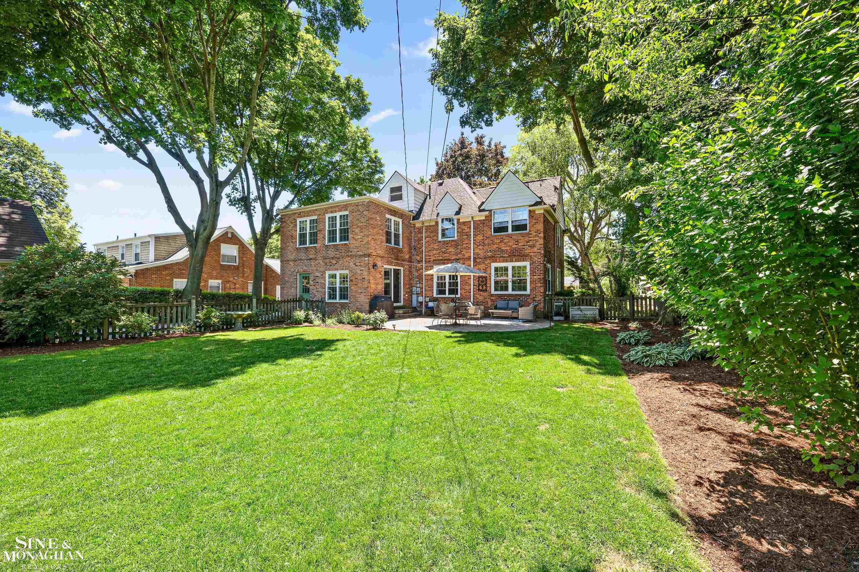 100 Roslyn Road Grosse Pointe Woods, MI 48236 - Photo 43 of 55
