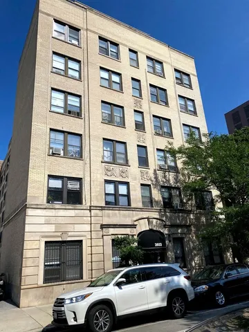 $1,400 | 3933 North Clarendon Avenue, Unit 502, Chicago, IL 60613