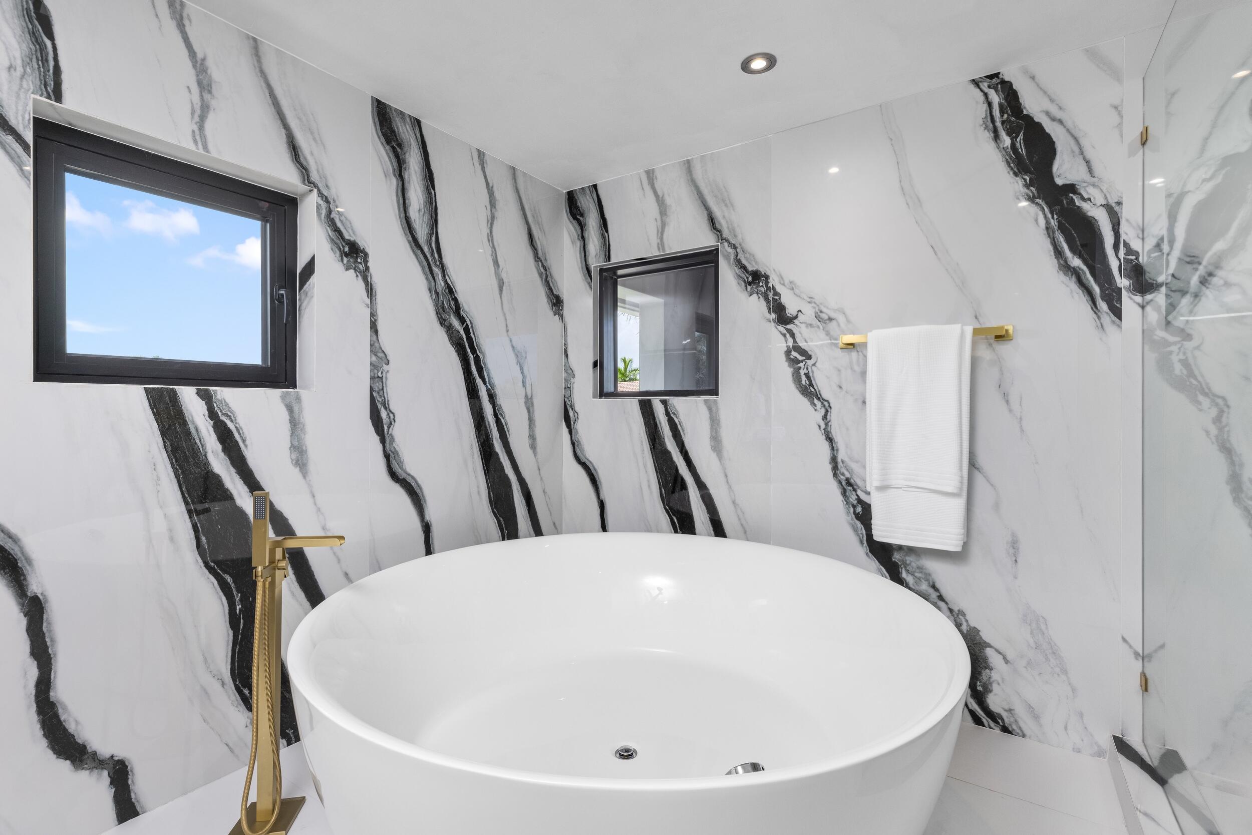 839 Northeast Bay Isle Drive Boca Raton, FL 33487 - Photo 68 of 103 Guest Bath 2