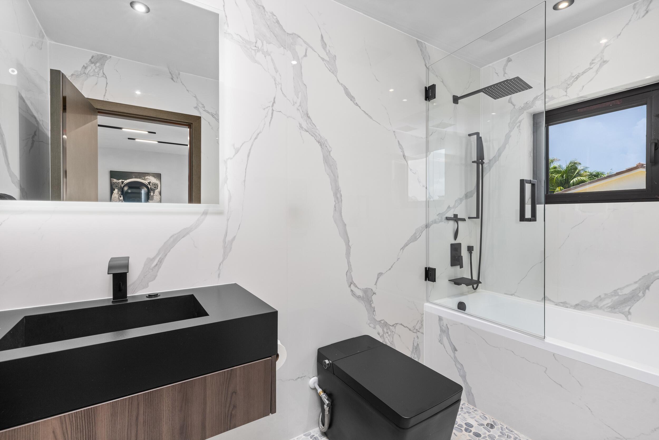 839 Northeast Bay Isle Drive Boca Raton, FL 33487 - Photo 74 of 103 Guest Bath 5