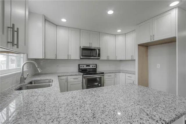 $449,900 | 14036 West 113th Street, Lenexa, KS 66215