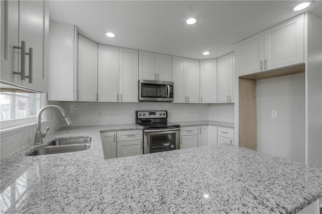 14036 West 113th Street Lenexa, KS 66215 - Photo 7 of 23