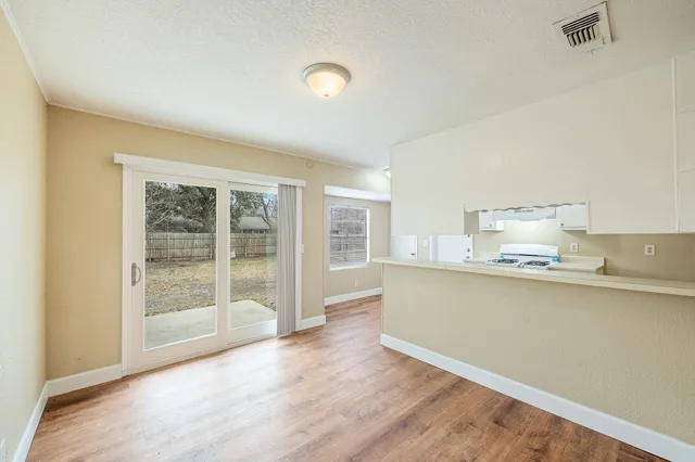 $1,100 | 7118 Glen Point Drive, San Antonio, TX 78239