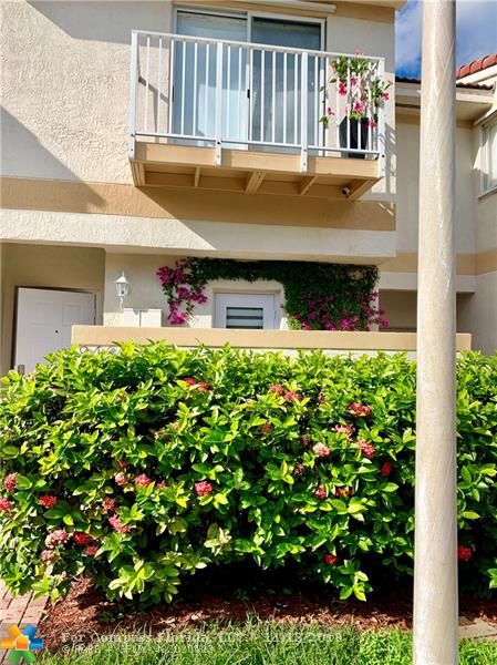 8464 Lagos De Campo Boulevard, Unit 8464 Tamarac, FL 33321 - Photo 2 of 36