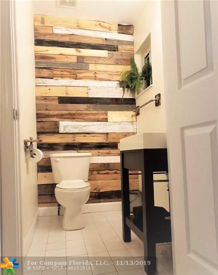 8464 Lagos De Campo Boulevard, Unit 8464 Tamarac, FL 33321 - Photo 21 of 36