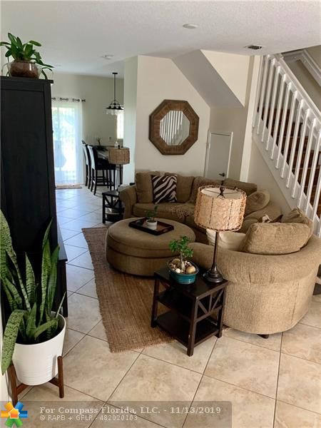 8464 Lagos De Campo Boulevard, Unit 8464 Tamarac, FL 33321 - Photo 4 of 36