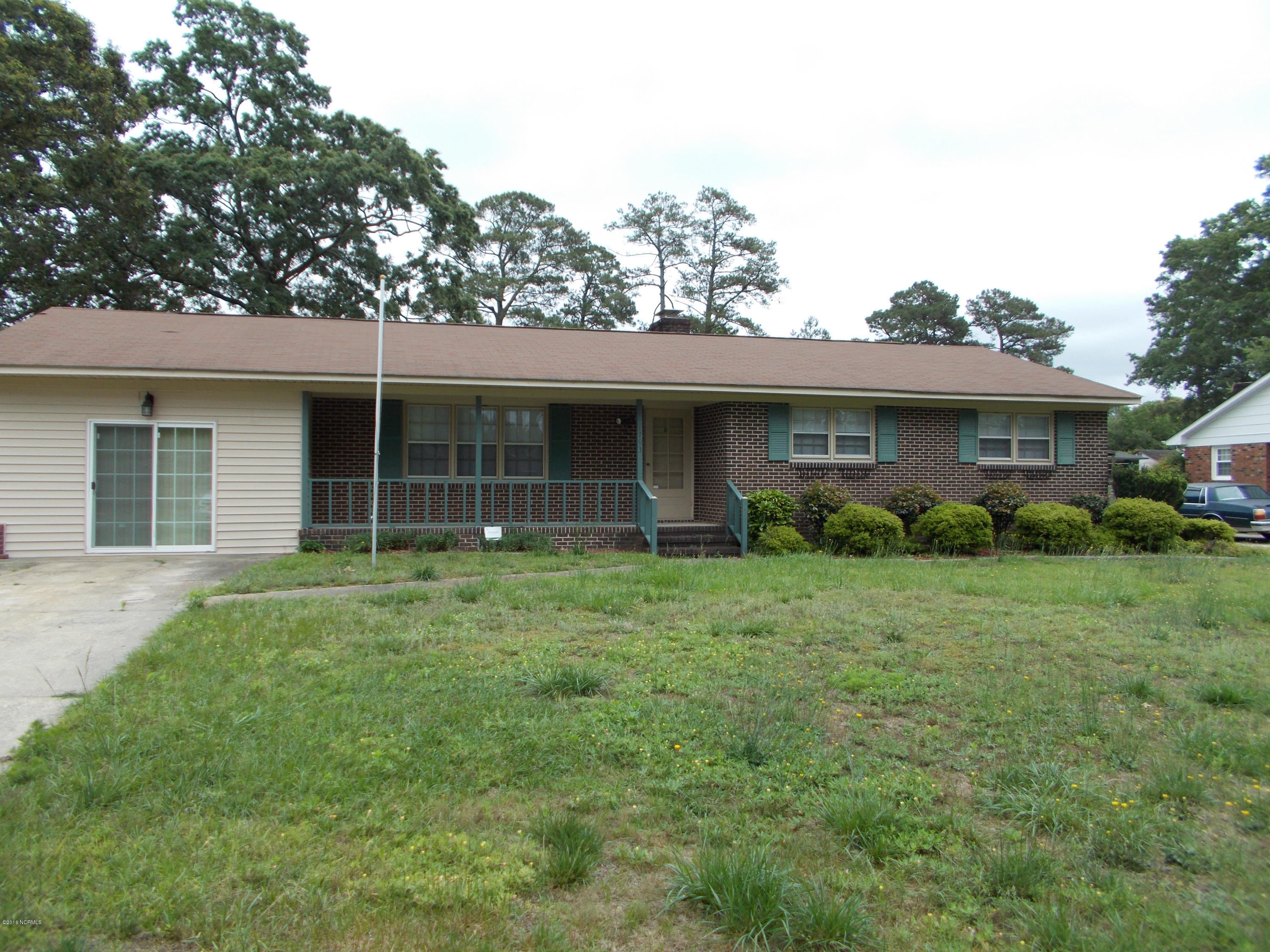 1793 Maple Leaf Road Kinston, NC 28504 - Photo 1 of 17 010