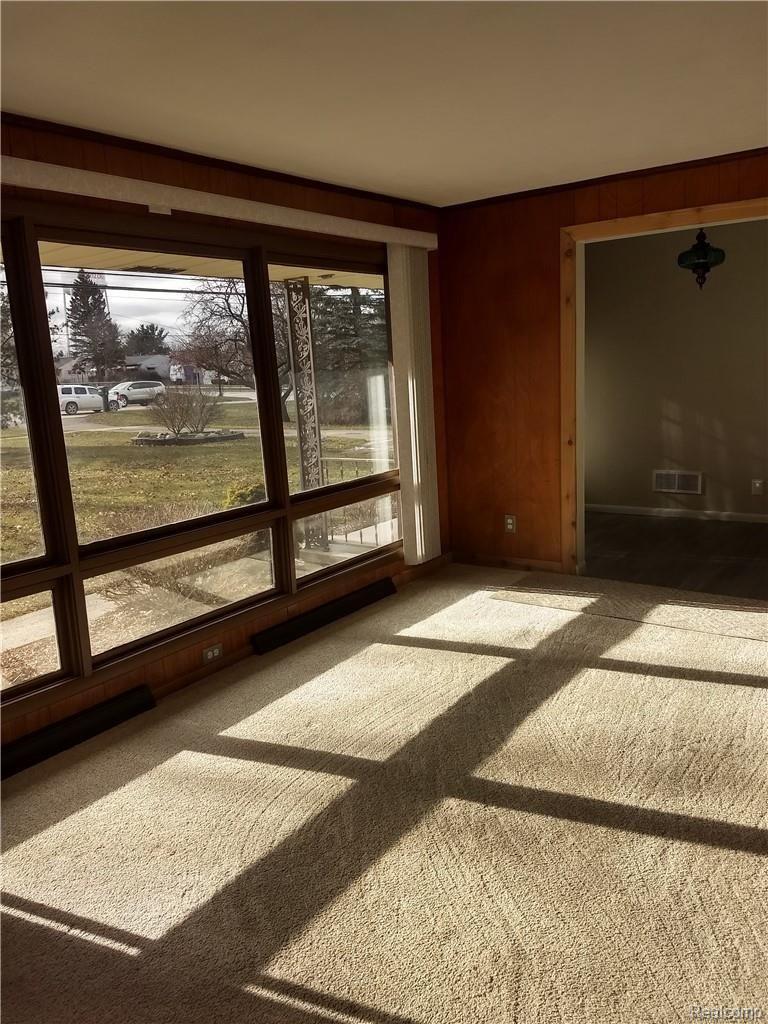 8406 Miller Road Swartz Creek, MI 48473 - Photo 17 of 34 Miller front liv d2.jpg