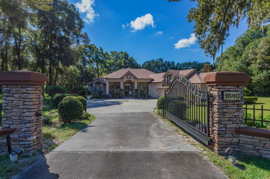 1640 Southeast 91st Place Ocala, FL 34480 - Photo 5 of 66 a front view of a house with a yard