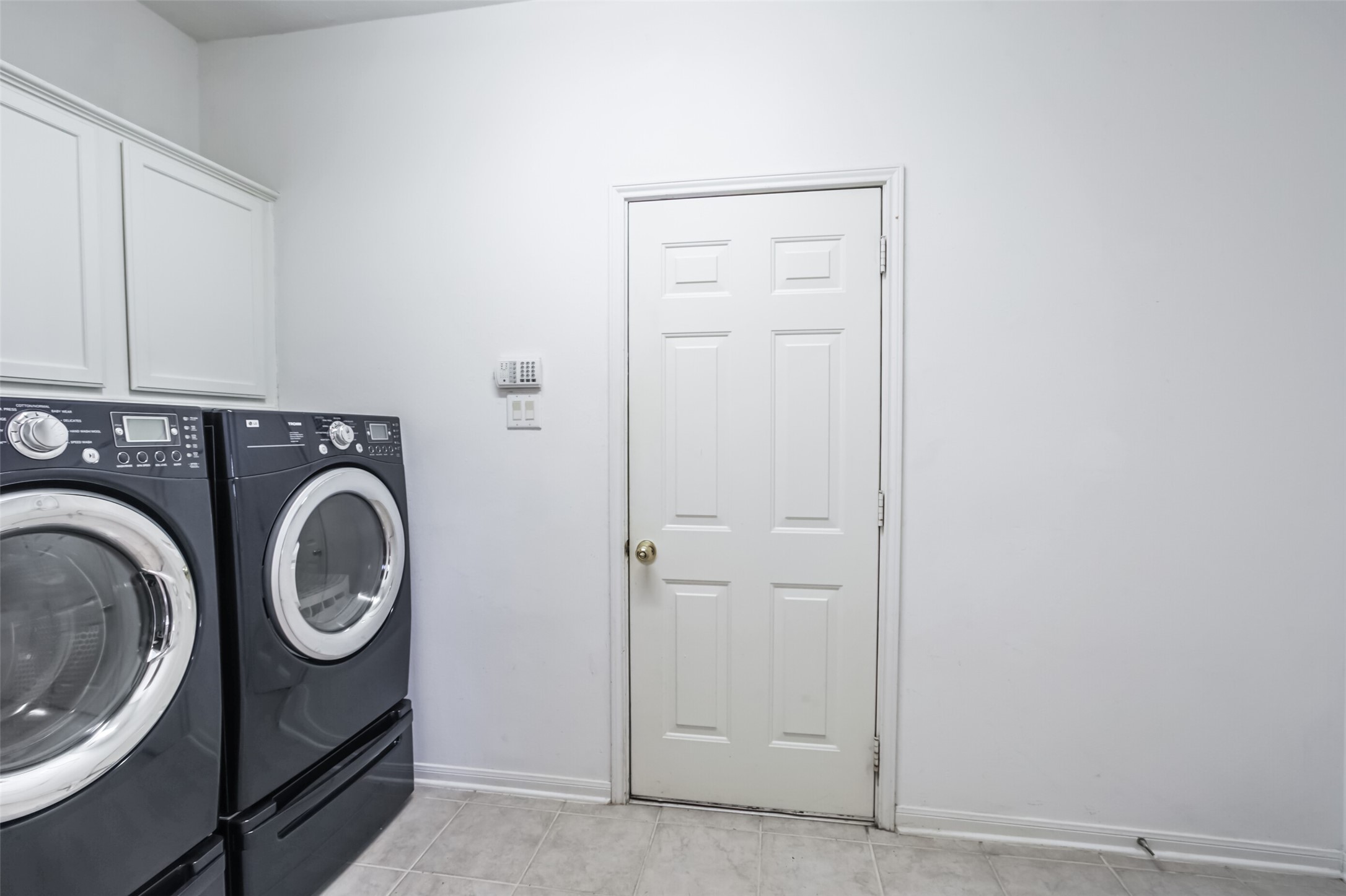 4903 Bowser Road Fulshear, TX 77441 - Photo 27 of 50 Utility room with room for refrigerator