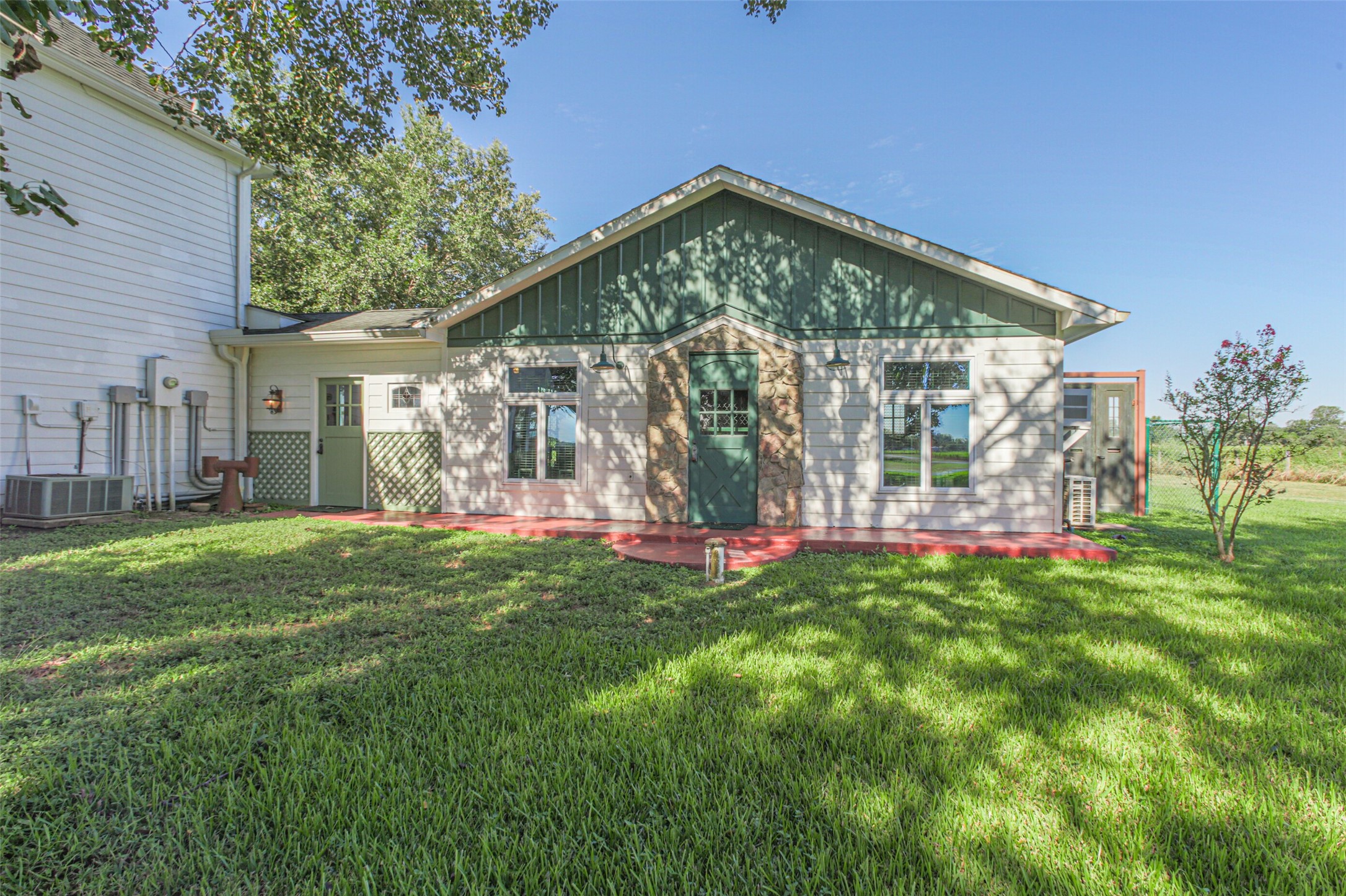 4903 Bowser Road Fulshear, TX 77441 - Photo 29 of 50 Kennel complex attached to Main house