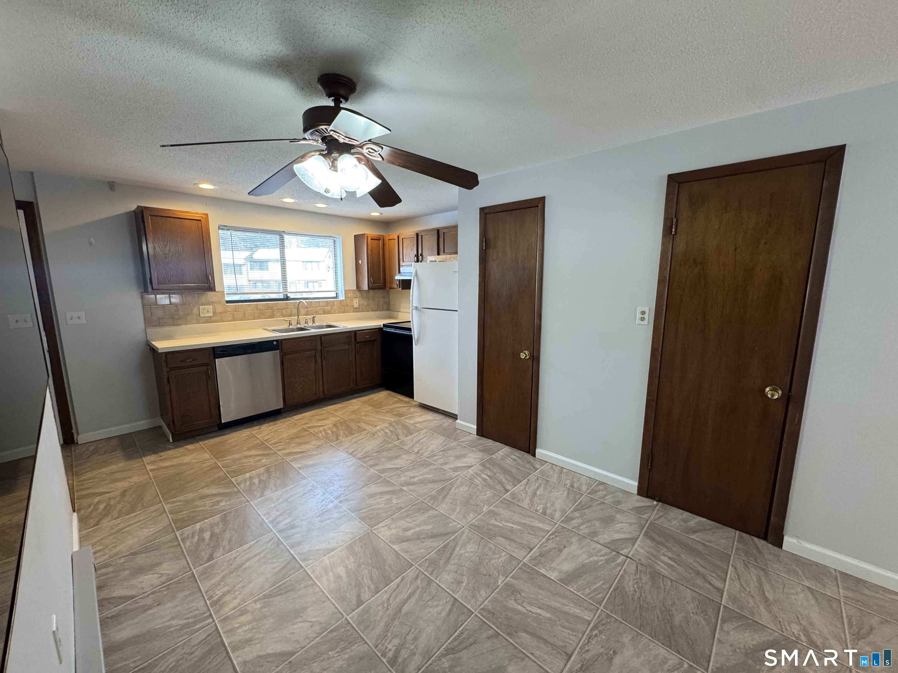 39 Horton Hill Road, Unit 10I Naugatuck, CT 06770 - Photo 3 of 17