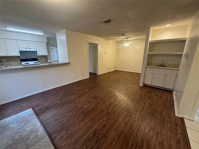 $1,895 | 701 Boyd Drive, Grapevine, TX 76051