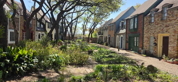 $1,400 | 5217 Arboles Drive, Unit D, Houston, TX 77035