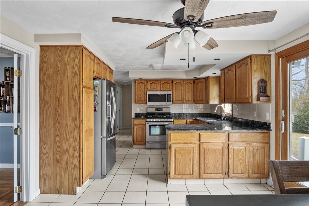 80 Walker Road Warwick, RI 02889 - Photo 3 of 21