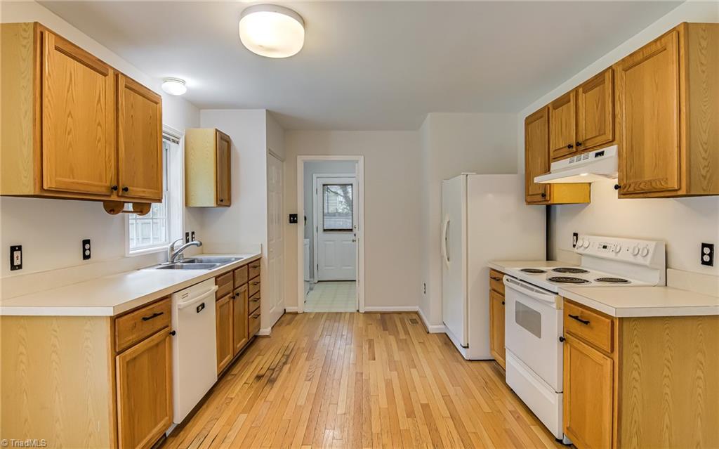 5201 Harvey Road Jamestown, NC 27282 - Photo 9 of 30