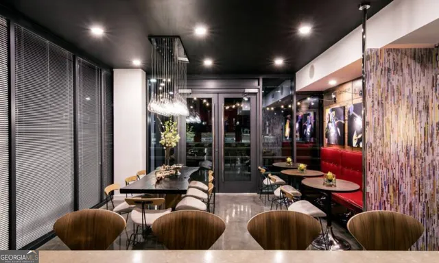 a view of entryway with a room