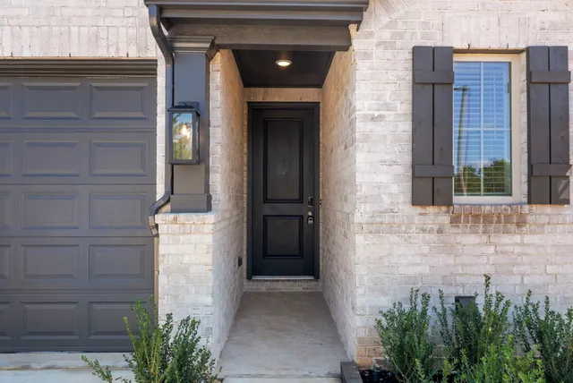 a view of entrance of the house