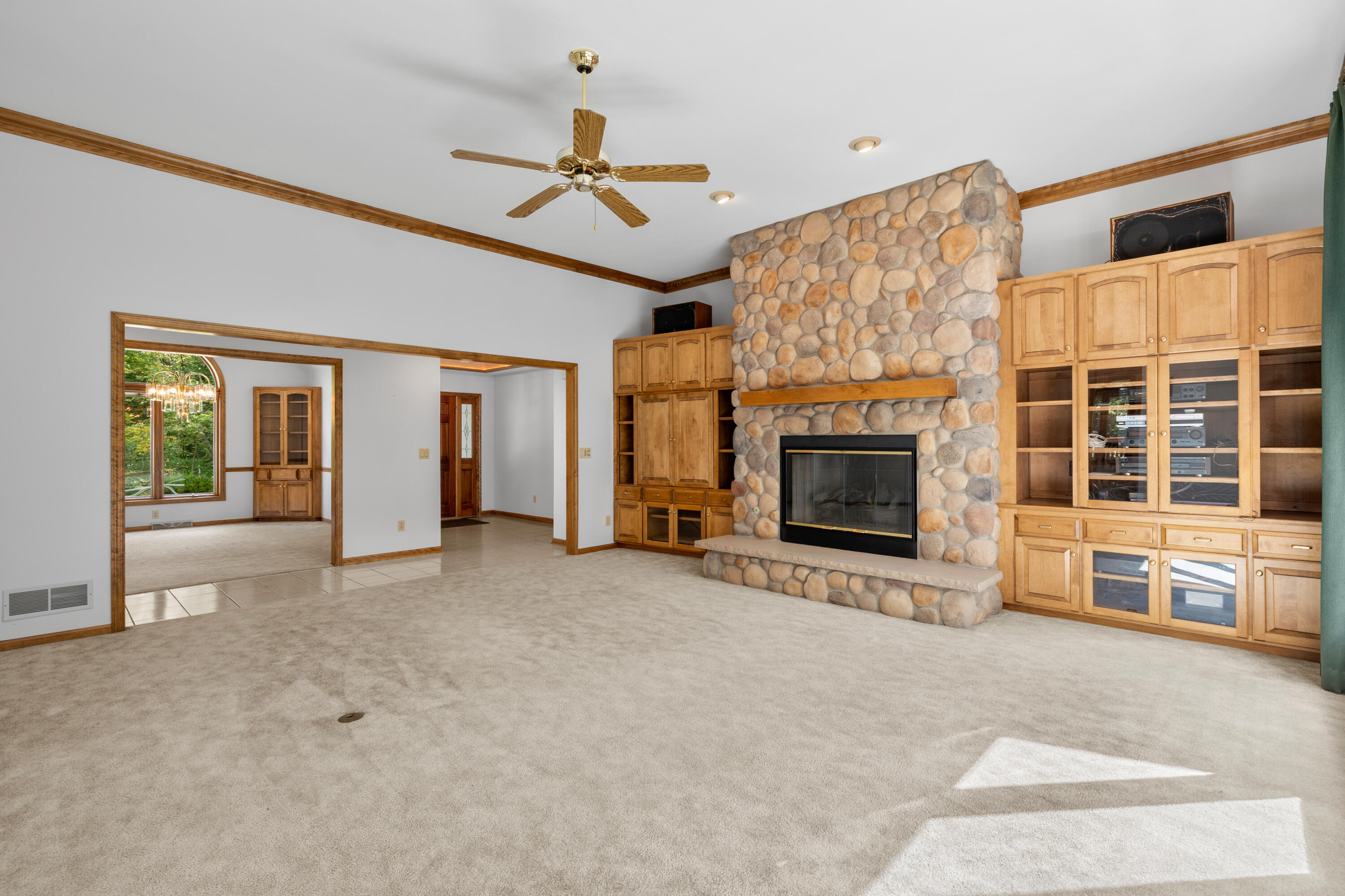 6873 West 7 Mile Road Raymond, WI 53108 - Photo 18 of 49 6873 7 Mile Road Interiors (38)