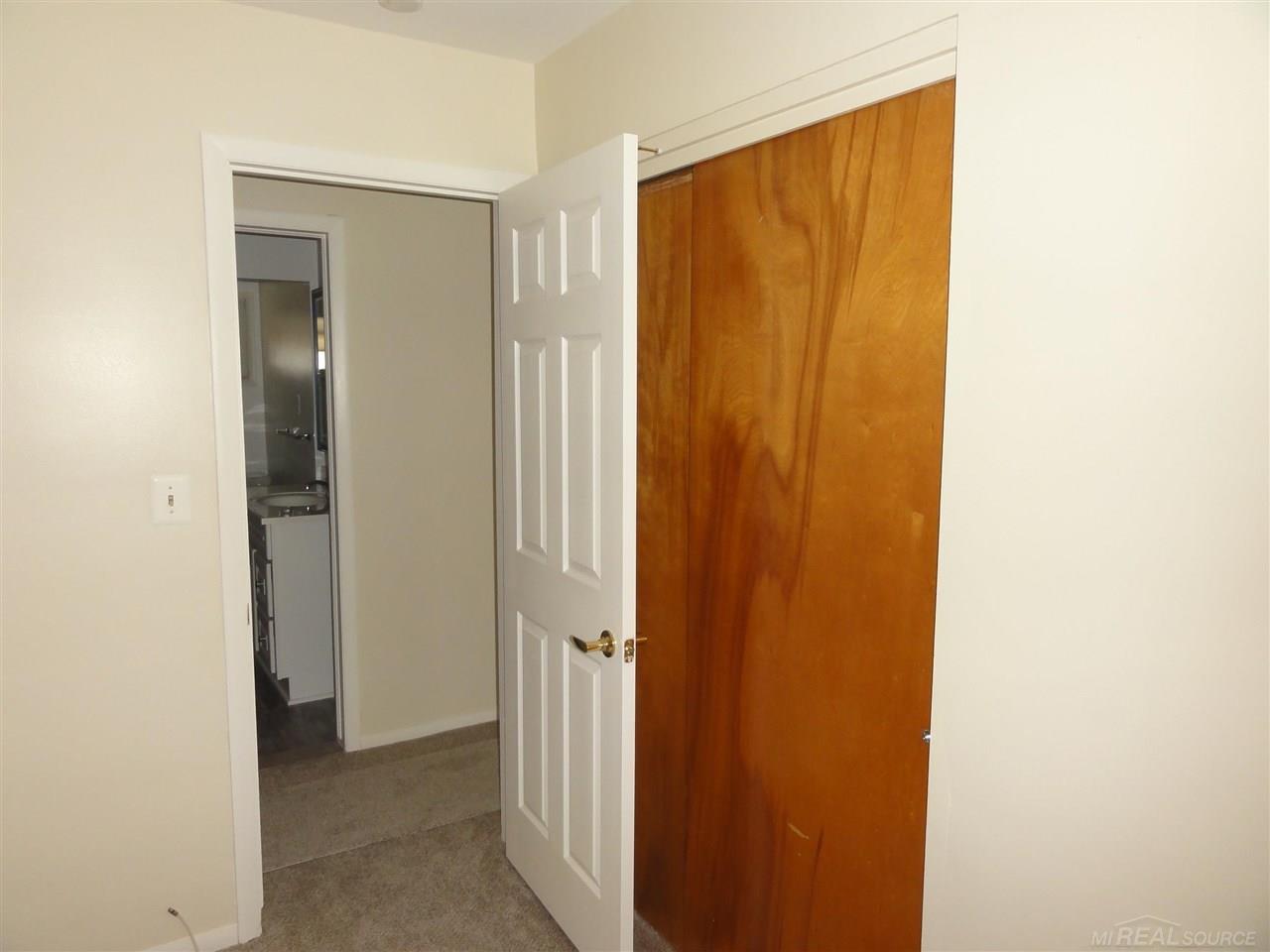 16770 Bell Eastpointe, MI 48021 - Photo 12 of 33 50068423-13.JPG
