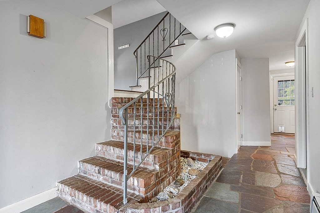9 Kitchener Road Sterling, MA 01564 - Photo 8 of 40 Gallery Image 8
