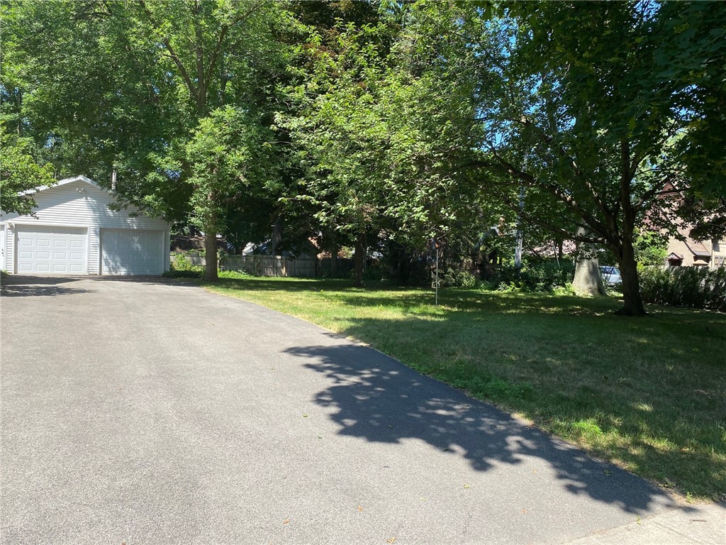 475 Gardham Road Irondequoit, NY 14617 - Photo 4 of 27