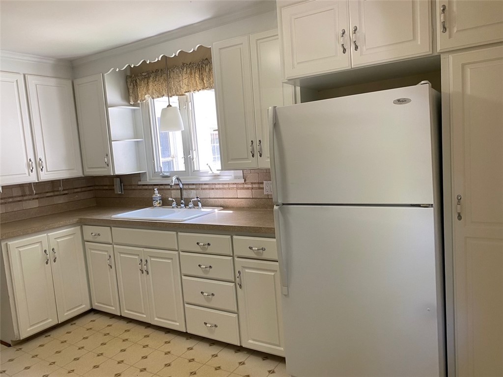 475 Gardham Road Irondequoit, NY 14617 - Photo 6 of 27