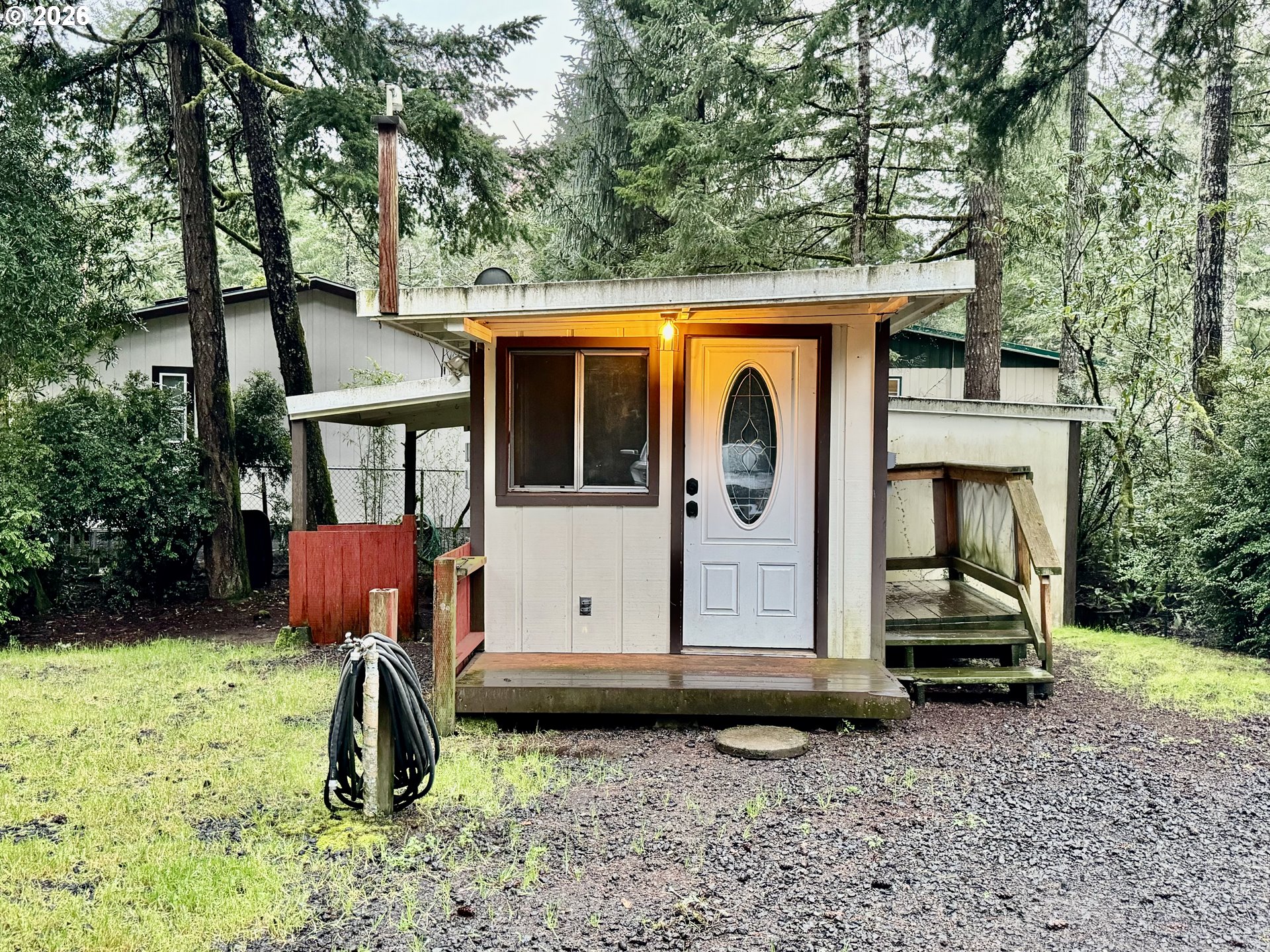 125 Sailor Lane Florence, OR 97439 - Photo 4 of 7 a front view of a house with garden