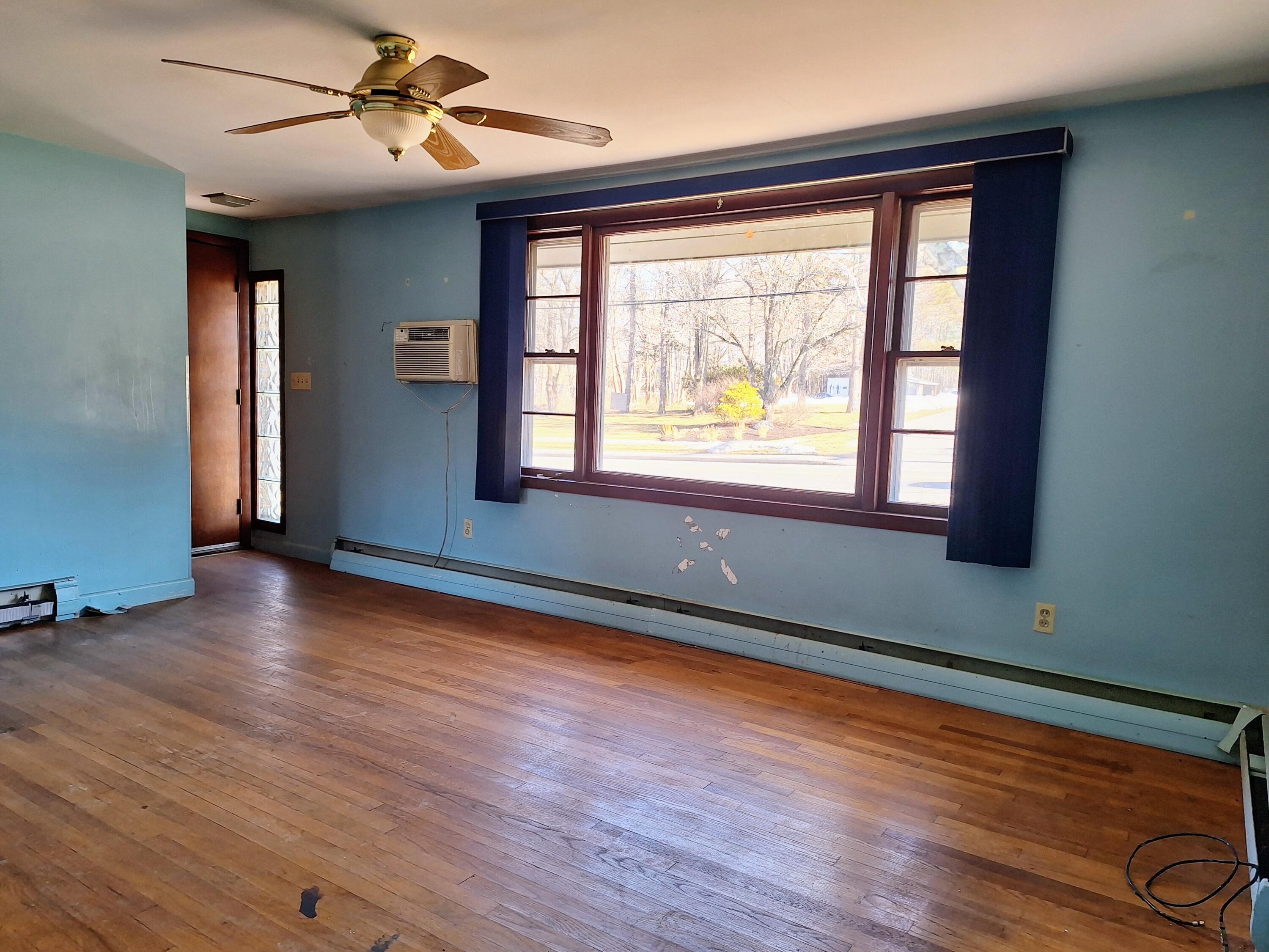 18 Gray Road Falmouth, ME 04105 - Photo 17 of 33 Living Room