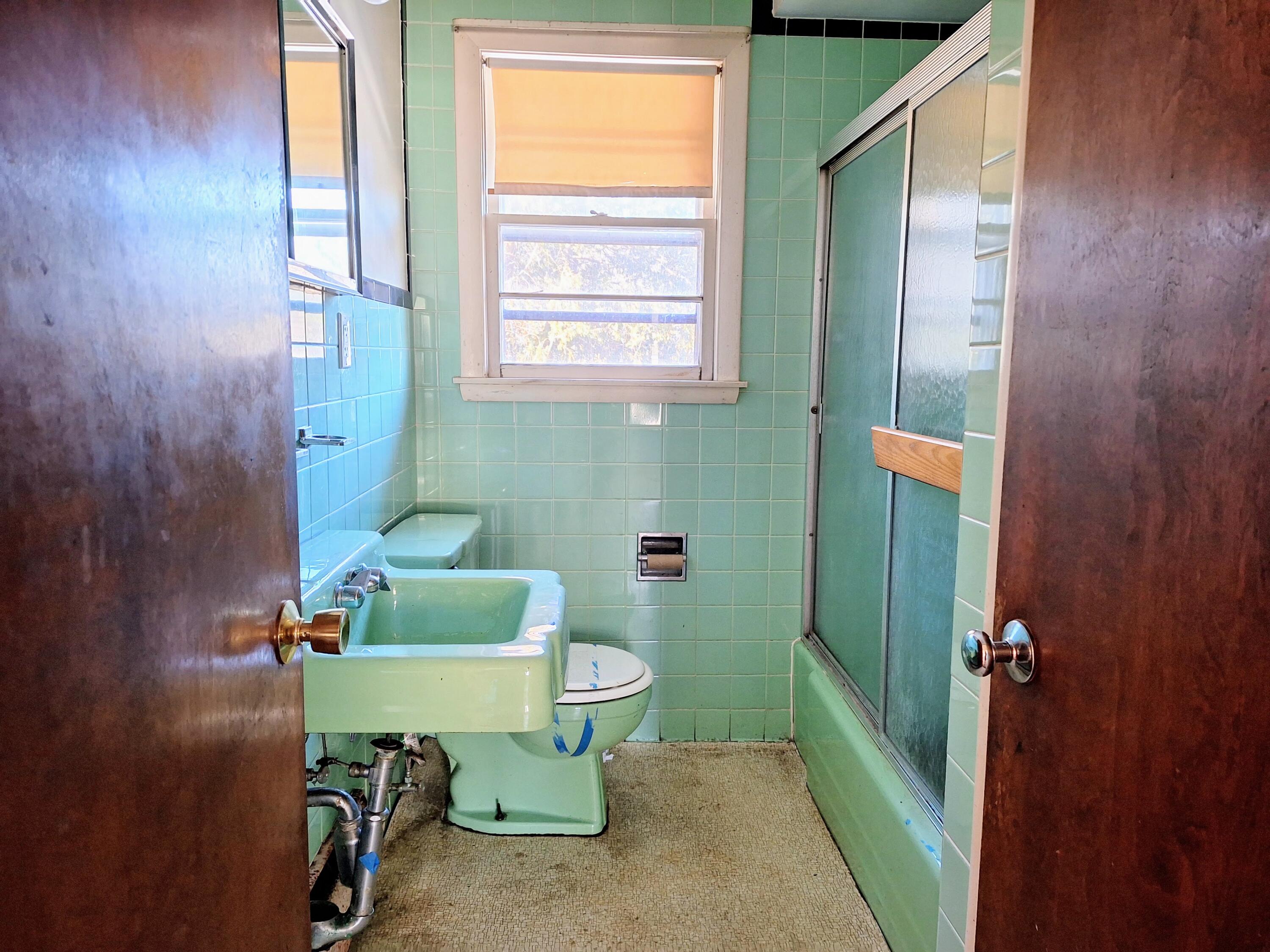 18 Gray Road Falmouth, ME 04105 - Photo 19 of 33 Bathroom