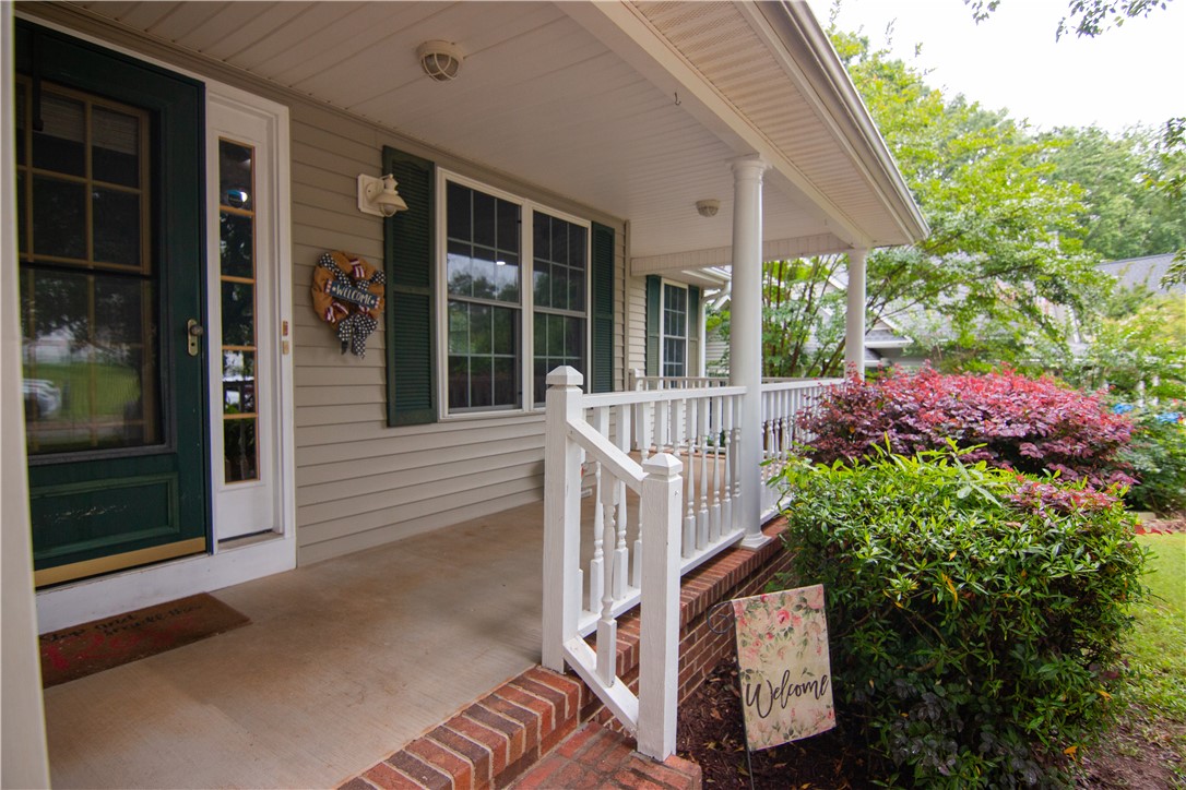 124 Grand Oak Circle Pendleton, SC 29670 - Photo 2 of 25 Gallery Image 2
