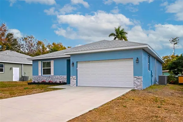 a front view of house with yard