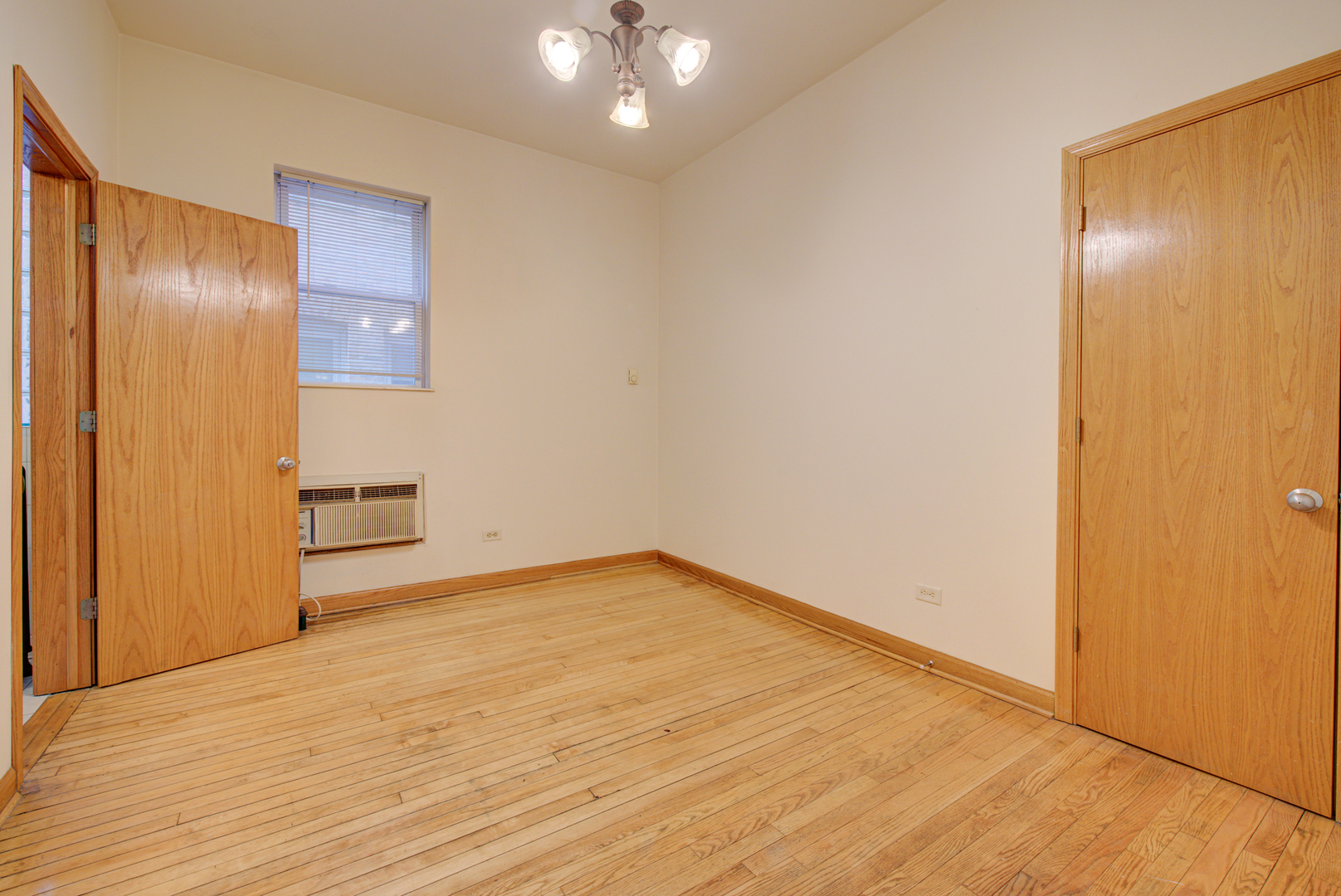 4518 North Sheridan Road, Unit 1E Chicago, IL 60640 - Photo 5 of 9 Gallery Image 5