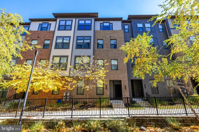 $650,000 | 2334 Water Promenade Avenue, Unit 2H, Herndon, VA 20171