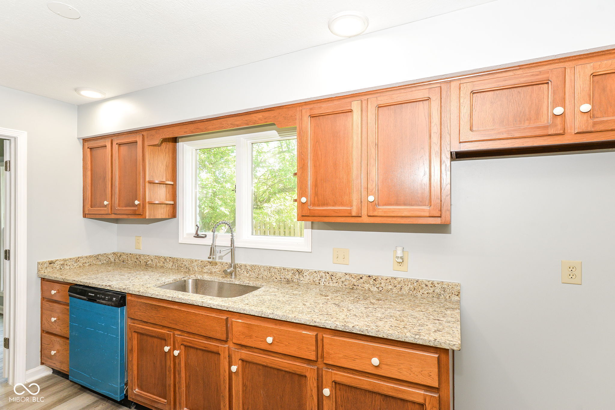 12289 Charing Cross Road Carmel, IN 46033 - Photo 9 of 32 Gallery Image 9