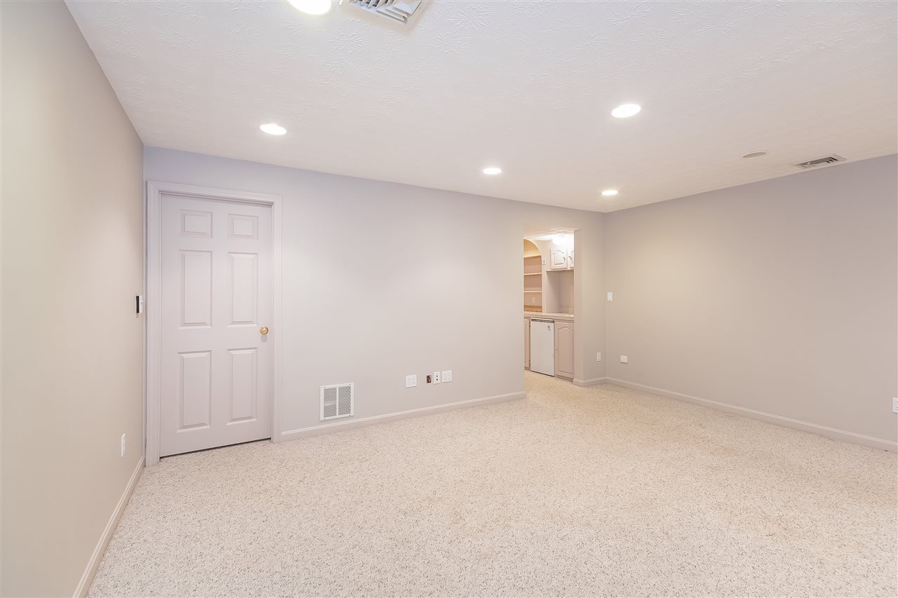 15 Scott Road Bedford, NH 03110 - Photo 27 of 36