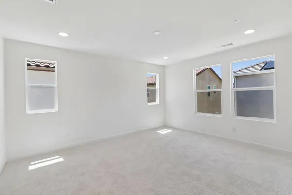 $879,990 | 711 Kingbird Loop, Oceanside, CA 92058